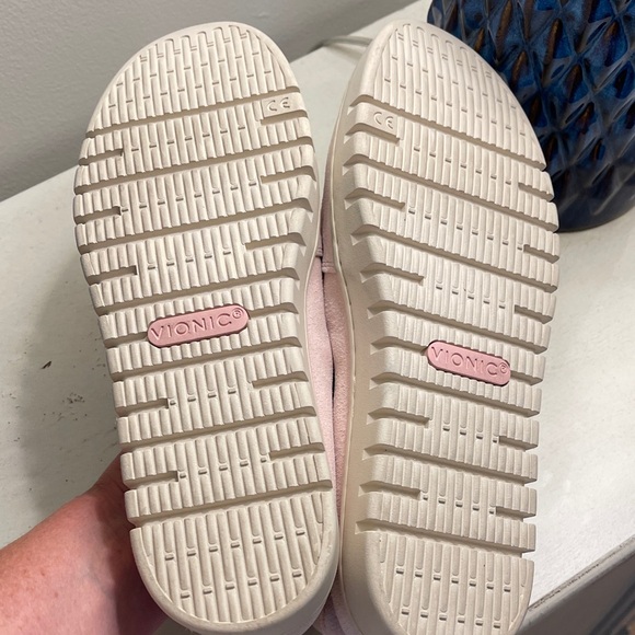 Vionic Pink - Picture 3 of 8